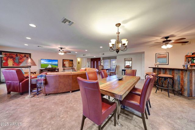 10113 W Willowcreek Circle, Sun City, AZ 85373