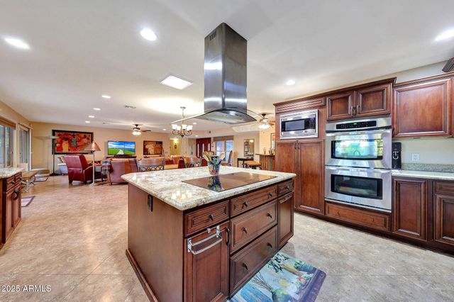 10113 W Willowcreek Circle, Sun City, AZ 85373