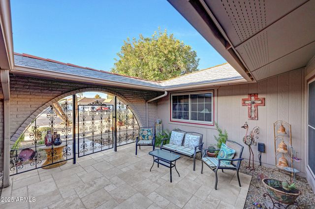 10113 W Willowcreek Circle, Sun City, AZ 85373