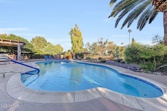 10113 W Willowcreek Circle, Sun City, AZ 85373