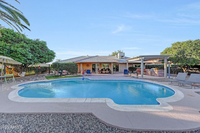 10113 W Willowcreek Circle, Sun City, AZ 85373