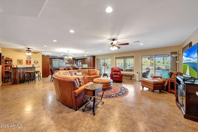 10113 W Willowcreek Circle, Sun City, AZ 85373