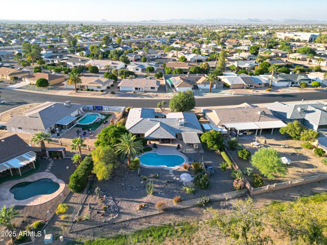 10113 W Willowcreek Circle, Sun City, AZ 85373