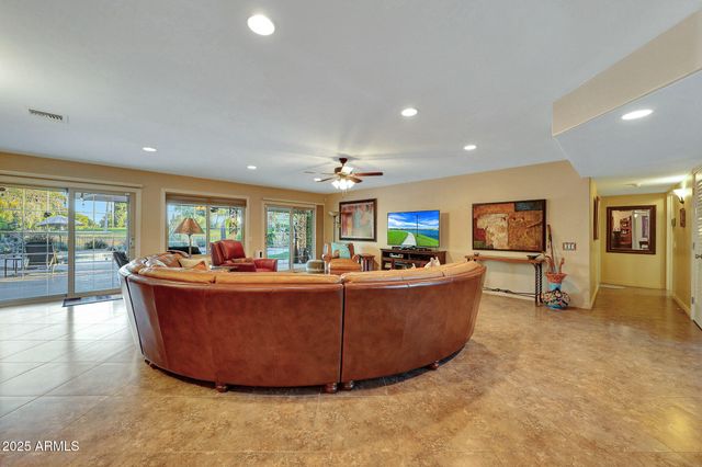 10113 W Willowcreek Circle, Sun City, AZ 85373