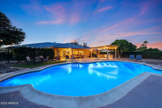 10113 W Willowcreek Circle, Sun City, AZ 85373