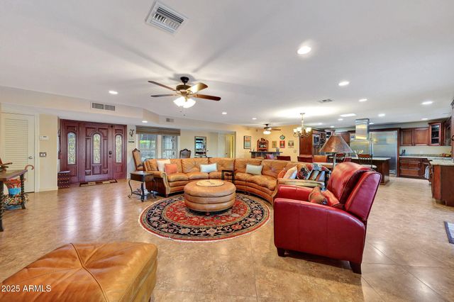 10113 W Willowcreek Circle, Sun City, AZ 85373