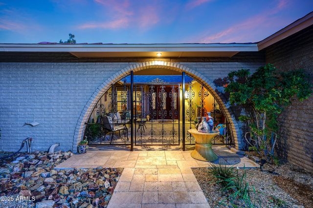 10113 W Willowcreek Circle, Sun City, AZ 85373