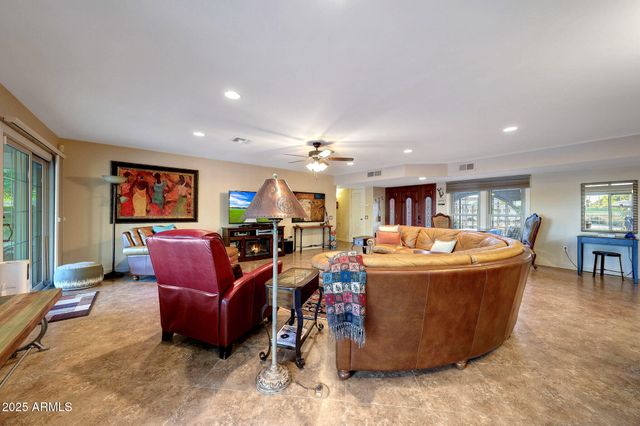 10113 W Willowcreek Circle, Sun City, AZ 85373