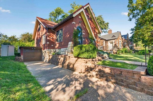 1071 Midland Boulevard, St Louis, MO 63130