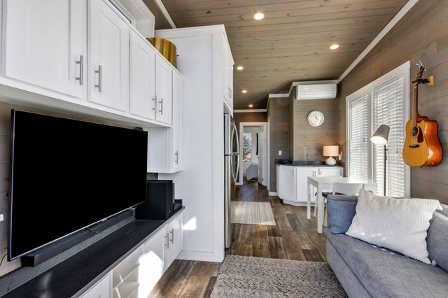 19 Lillypad Ln, Tracy City, TN 37387