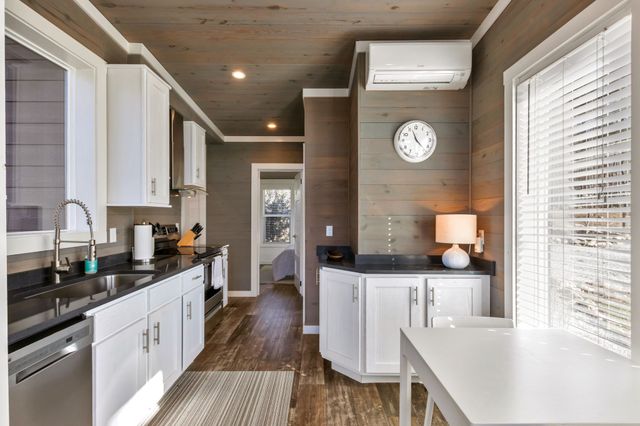 19 Lillypad Ln, Tracy City, TN 37387