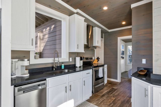 19 Lillypad Ln, Tracy City, TN 37387