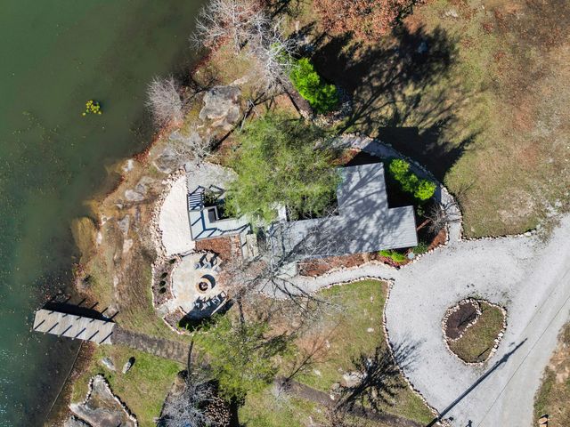 19 Lillypad Ln, Tracy City, TN 37387