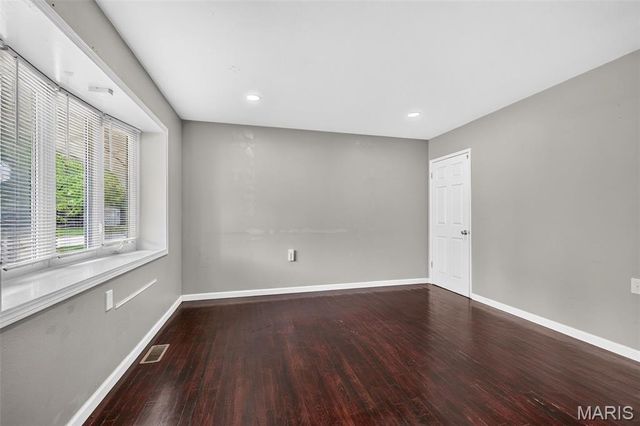2715 Kelsey Court, St Charles, MO 63301