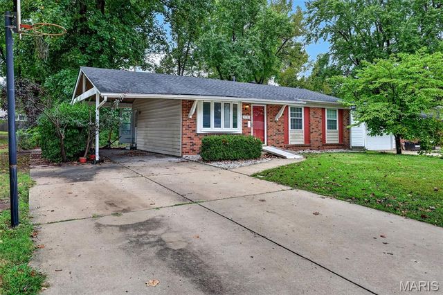 2715 Kelsey Court, St Charles, MO 63301