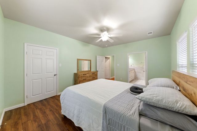 2410 Carleta Street, Dallas, TX 75253