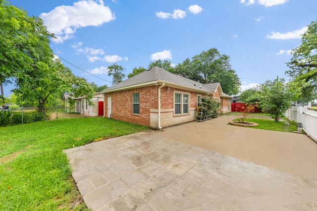 2410 Carleta Street, Dallas, TX 75253