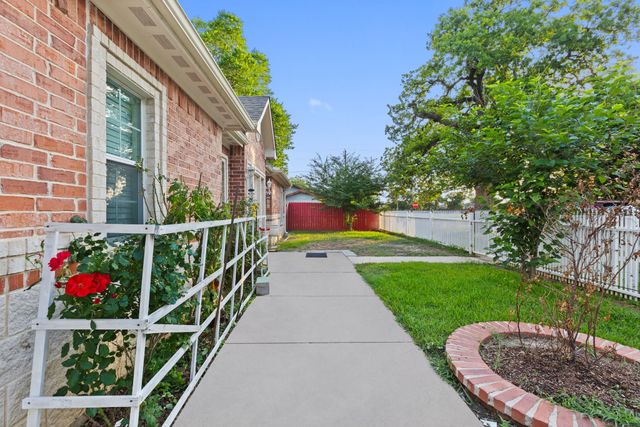 2410 Carleta Street, Dallas, TX 75253