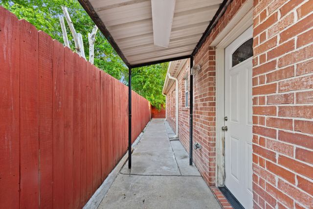 2410 Carleta Street, Dallas, TX 75253