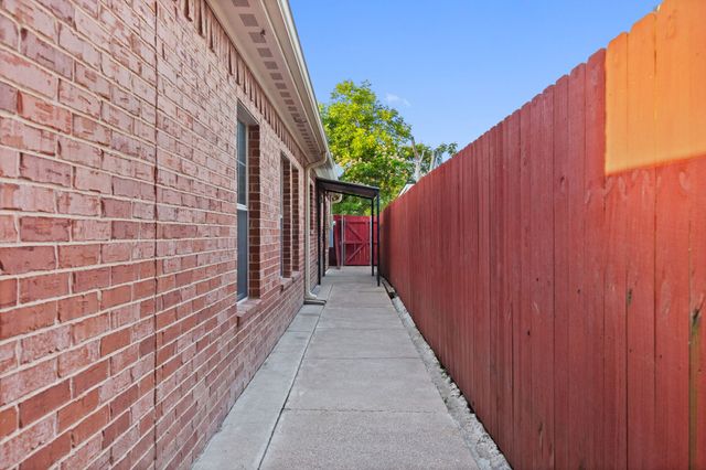 2410 Carleta Street, Dallas, TX 75253