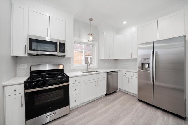 5237 S Long Avenue, Chicago, IL 60638