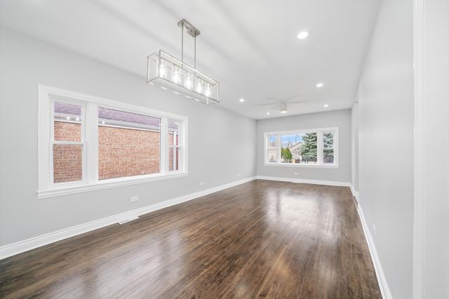 5237 S Long Avenue, Chicago, IL 60638