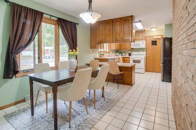 2005 S 15th Street S, Moorhead, MN 56560