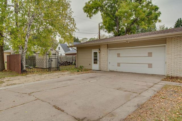 2005 S 15th Street S, Moorhead, MN 56560