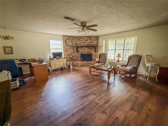 1411 N Business 287, Decatur, TX 76234