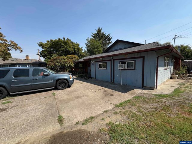 3827 Pine St SE, Albany, OR 97332