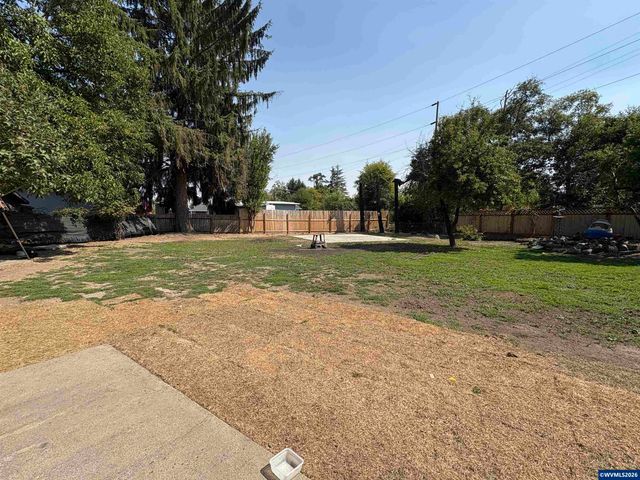 3827 Pine St SE, Albany, OR 97332