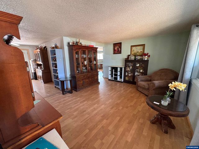 3827 Pine St SE, Albany, OR 97332
