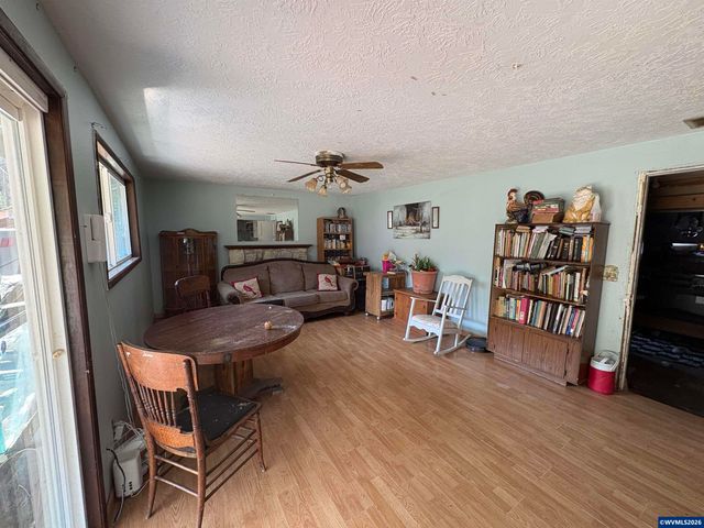 3827 Pine St SE, Albany, OR 97332