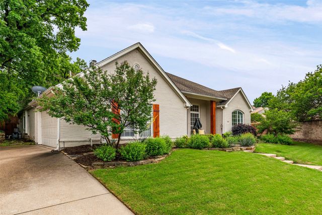1902 Clear Creek Drive, Weatherford, TX 76087