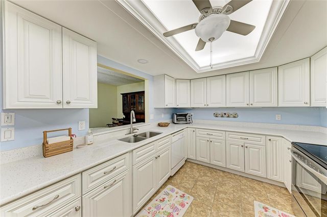 7160 FAIRWAY BEND CIR, Sarasota, FL 34243