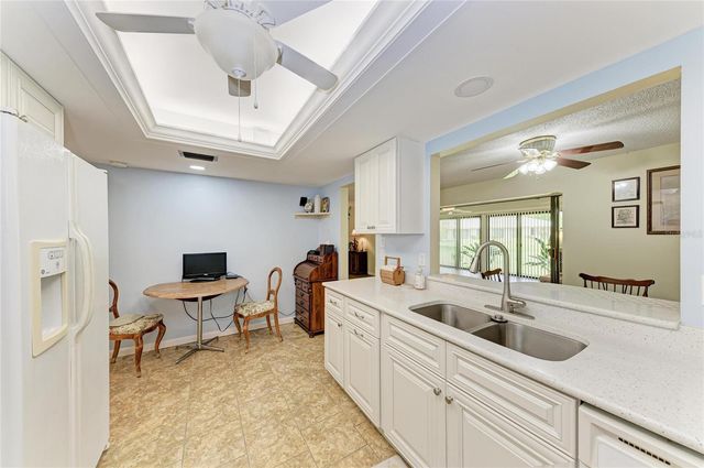 7160 FAIRWAY BEND CIR, Sarasota, FL 34243