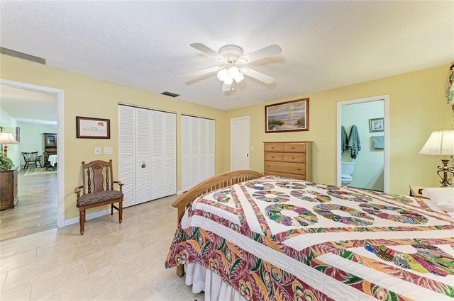 7160 FAIRWAY BEND CIR, Sarasota, FL 34243