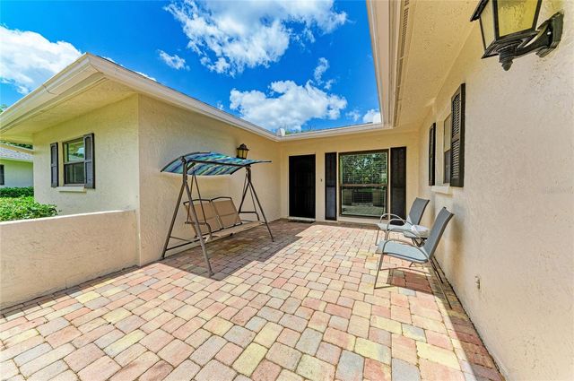 7160 FAIRWAY BEND CIR, Sarasota, FL 34243