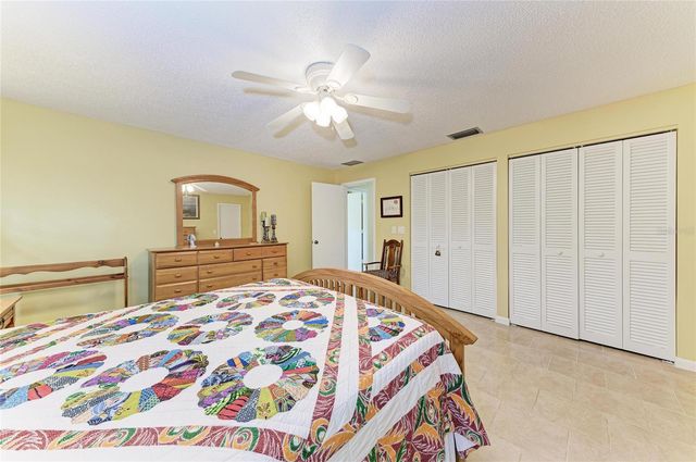 7160 FAIRWAY BEND CIR, Sarasota, FL 34243