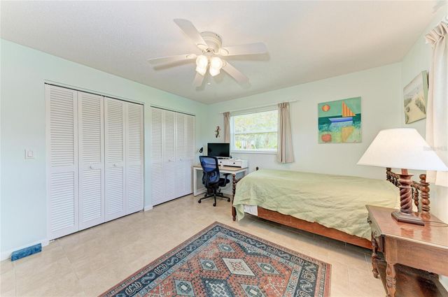 7160 FAIRWAY BEND CIR, Sarasota, FL 34243