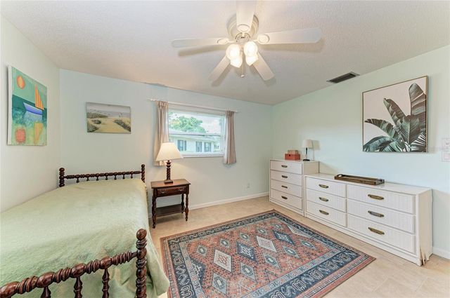 7160 FAIRWAY BEND CIR, Sarasota, FL 34243