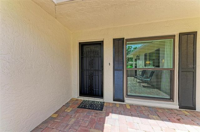 7160 FAIRWAY BEND CIR, Sarasota, FL 34243