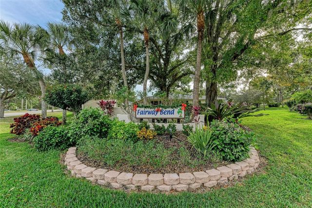 7160 FAIRWAY BEND CIR, Sarasota, FL 34243