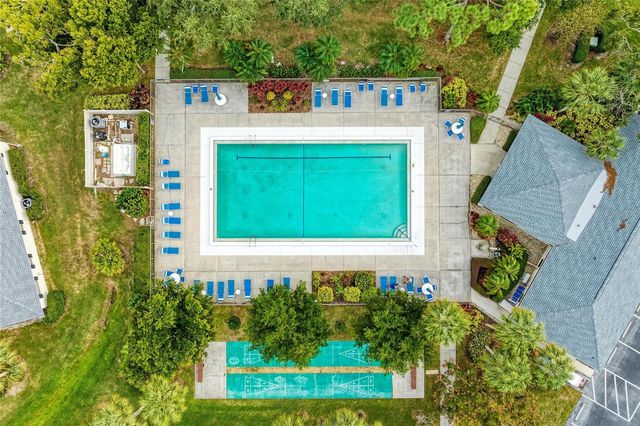 7160 FAIRWAY BEND CIR, Sarasota, FL 34243