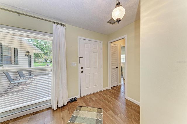 7160 FAIRWAY BEND CIR, Sarasota, FL 34243