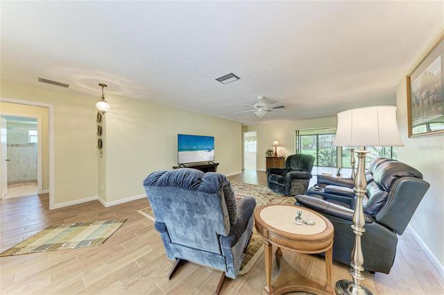 7160 FAIRWAY BEND CIR, Sarasota, FL 34243