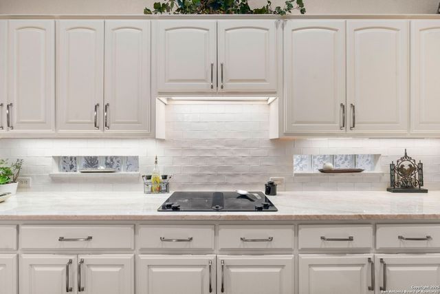 95 Grassmarket, San Antonio, TX 78259