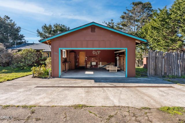 25000 Ward Avenue, Fort Bragg, CA 95437