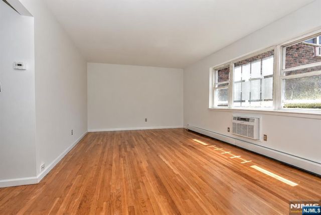 12 Regency Park, Ramsey, NJ 07446