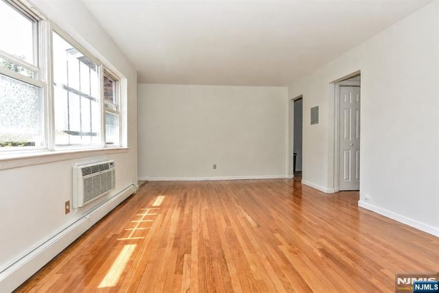 12 Regency Park, Ramsey, NJ 07446